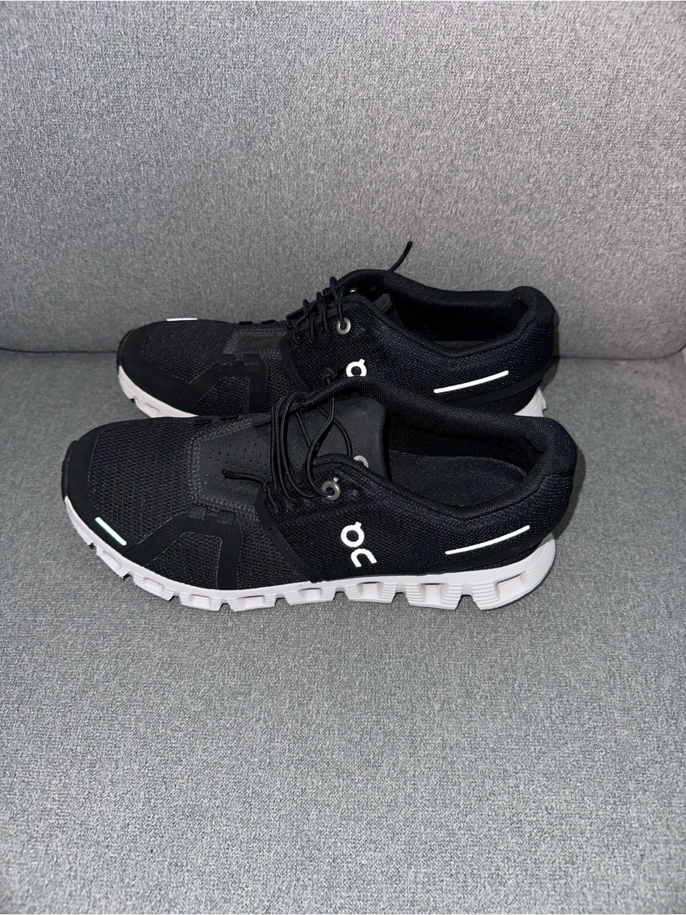 On Running Cloud Women’s Size 7 Black White Swiss Engineering Running Shoes - Picture 3 of 6